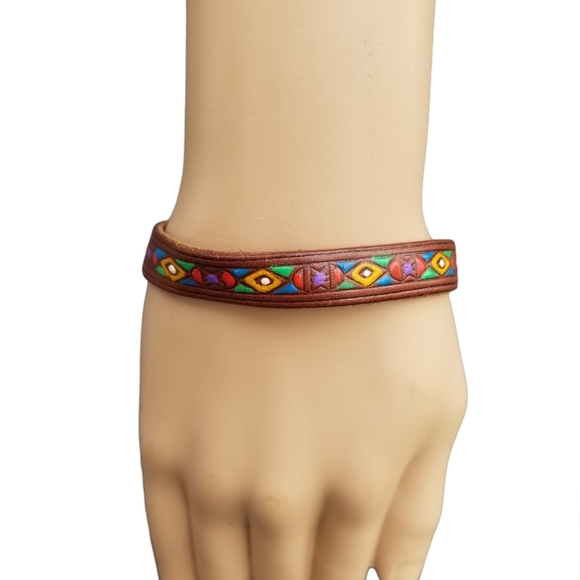 NATIVE AMERICAN SIGNED HANDTOOLED GENUINE LEATHER BRACELET - Picture 1 of 7